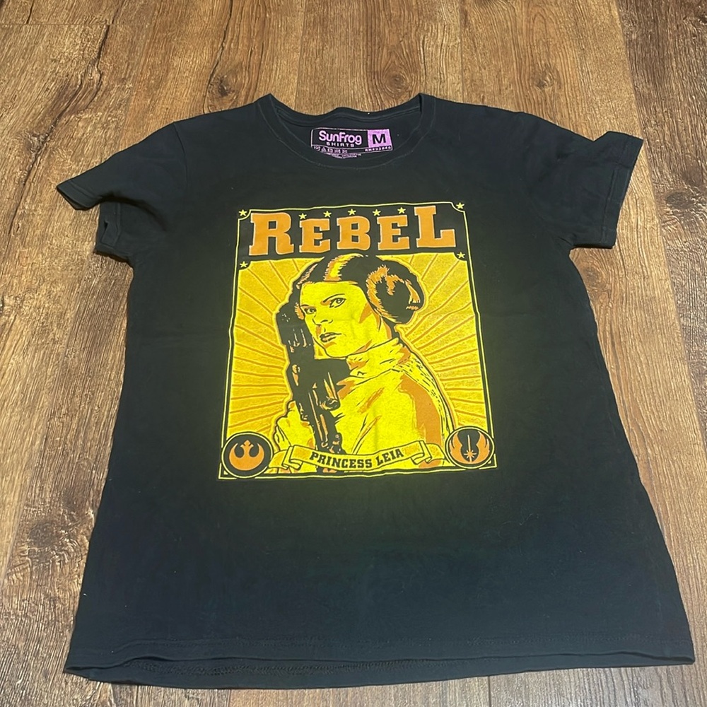 🖤Princess Leah rebel T-shirt size medium pit to pit 18 black🖤